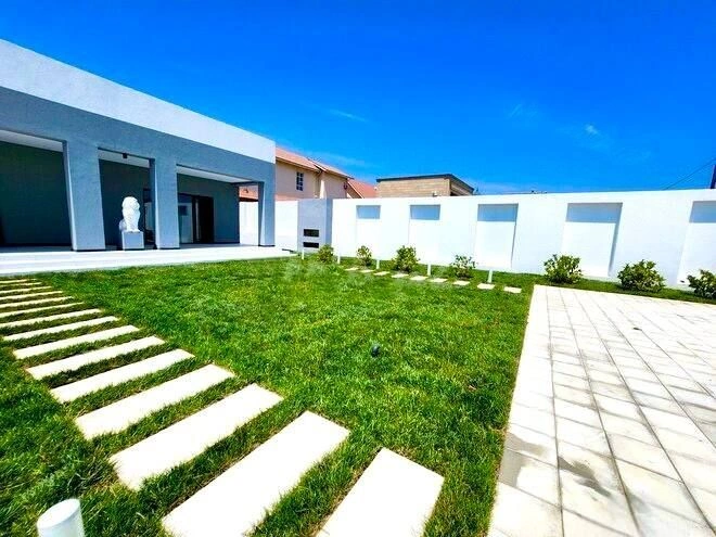 Luxury Villa 200 m2 with Pool in Baku