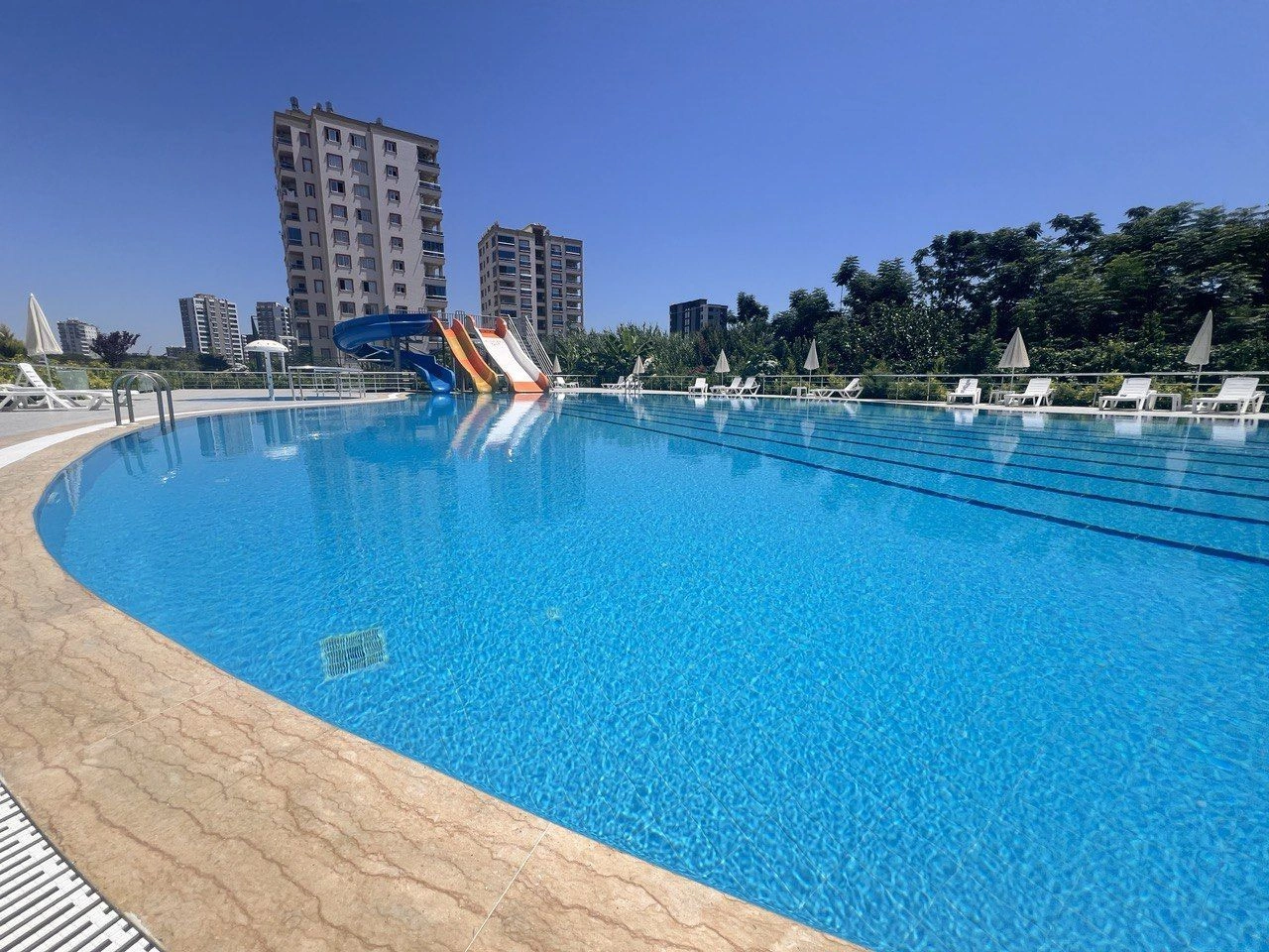 梅尔辛海岸精美 1+1 公寓