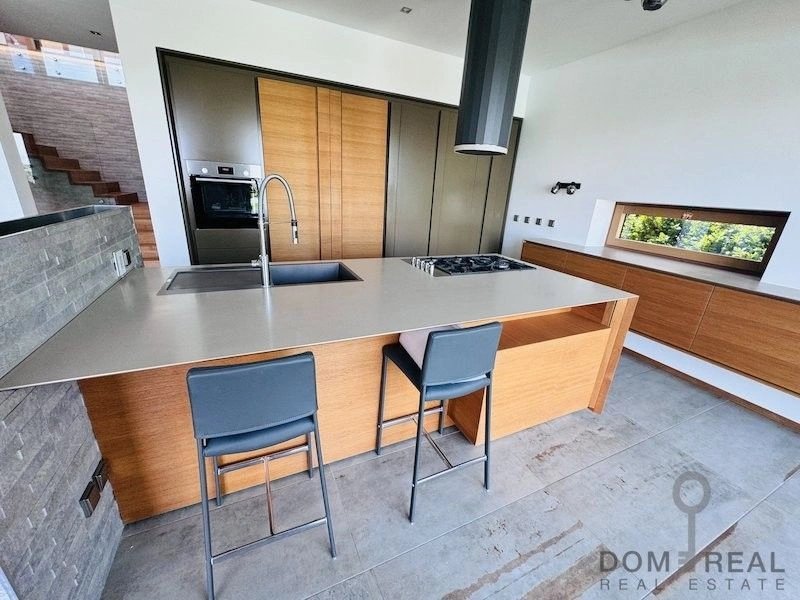 Villa 4+1 avec vue panoramique sur la mer Adriatique