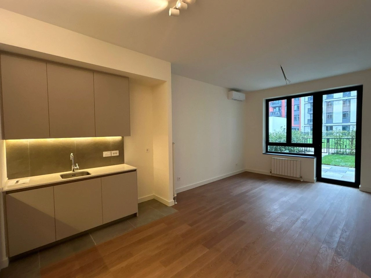 Stylish 60 m² apartment on the river bank in Belgrade, Serbia