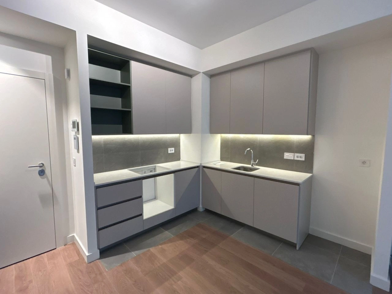 Stylish 60 m² apartment on the river bank in Belgrade, Serbia