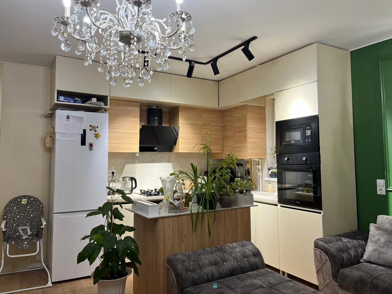 तबिलिसी में विश्वविद्यालय के पास विस्तृत 2+1 अपार्टमेंट