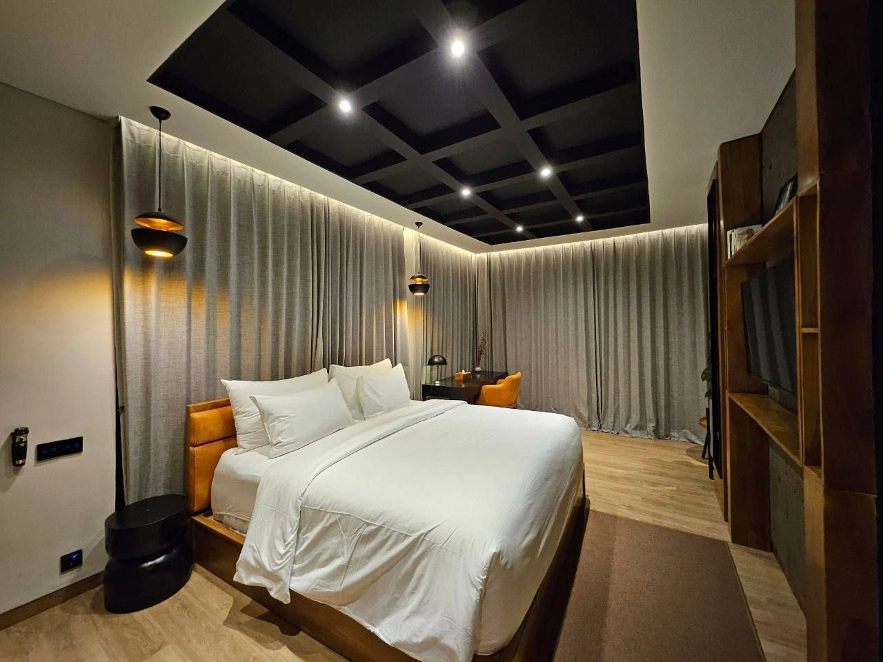 Villa 4+1 on the oceanfront 200 meters from Berawa Beach