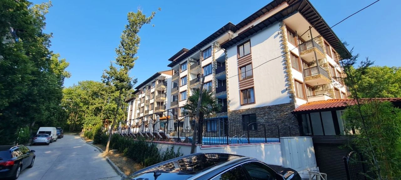 Spacious 2+1 apartment with a spacious terrace in Primorsko, Bulgaria