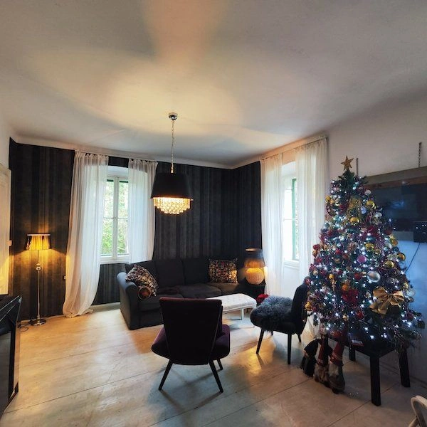 Apartment 3+1 in a semi-detached villa in Piran