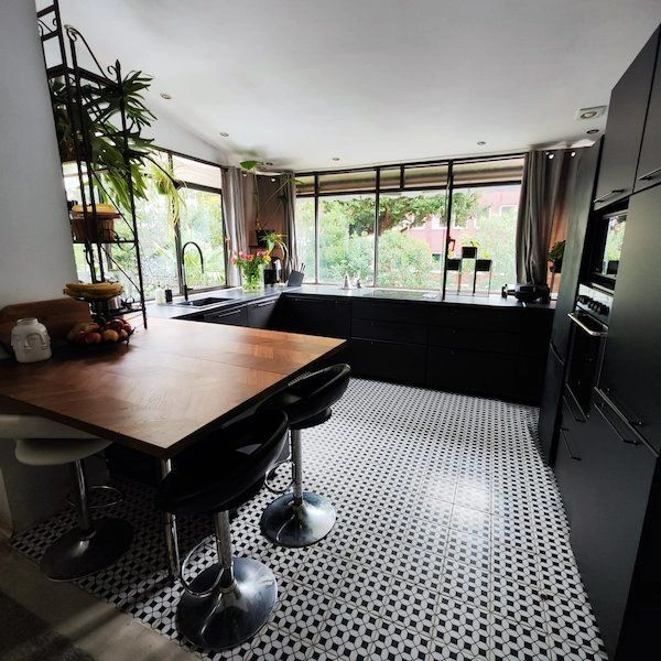 Apartment 3+1 in a semi-detached villa in Piran