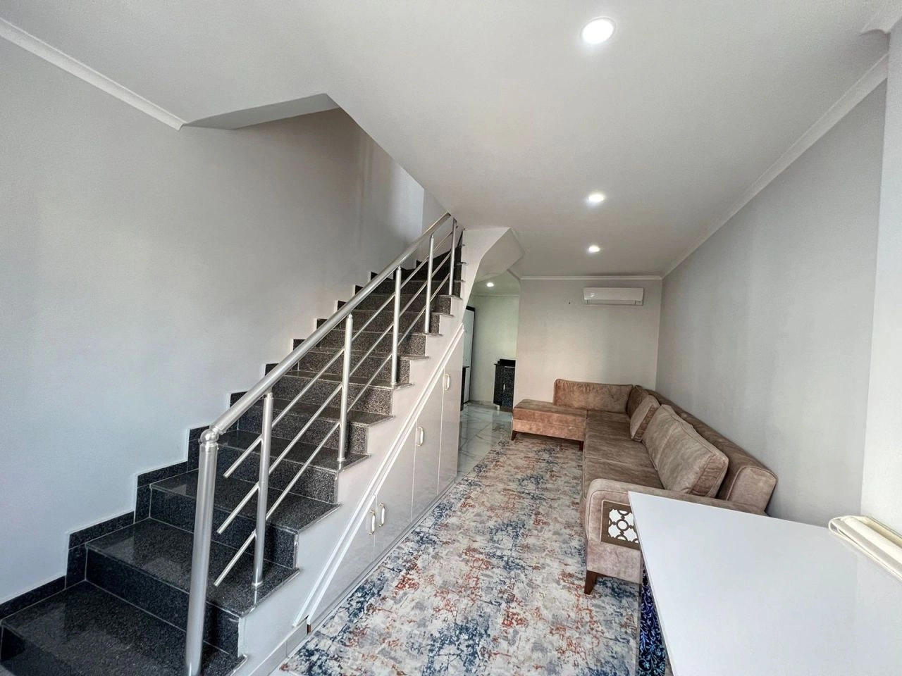 دوكس صغير فسيح مكون من 3 غرف نوم، بمساحة 145 م2، يقع في محموتلار، ألانيا، مفروش بالكامل، على بُعد 300 متر من البحر، العقار في تركيا ✅ معتمد من قبل خبراء VelesClub Int.