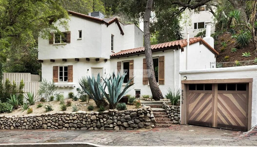 Вилла площадью 455 м2 в испанском стиле в престижном районе Лос-Анджелеса