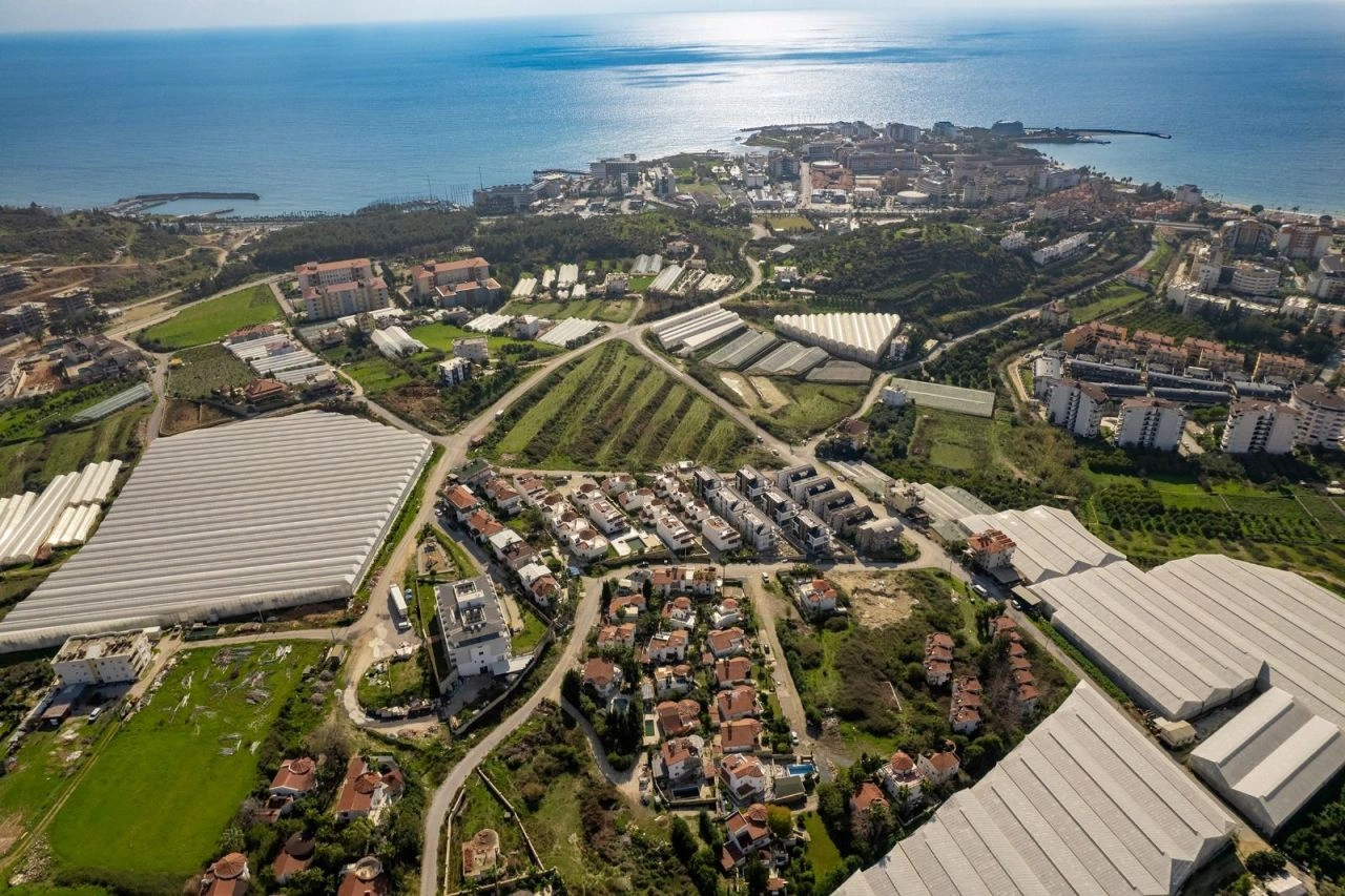 靠近阿拉尼亚海滩的豪华4+1别墅