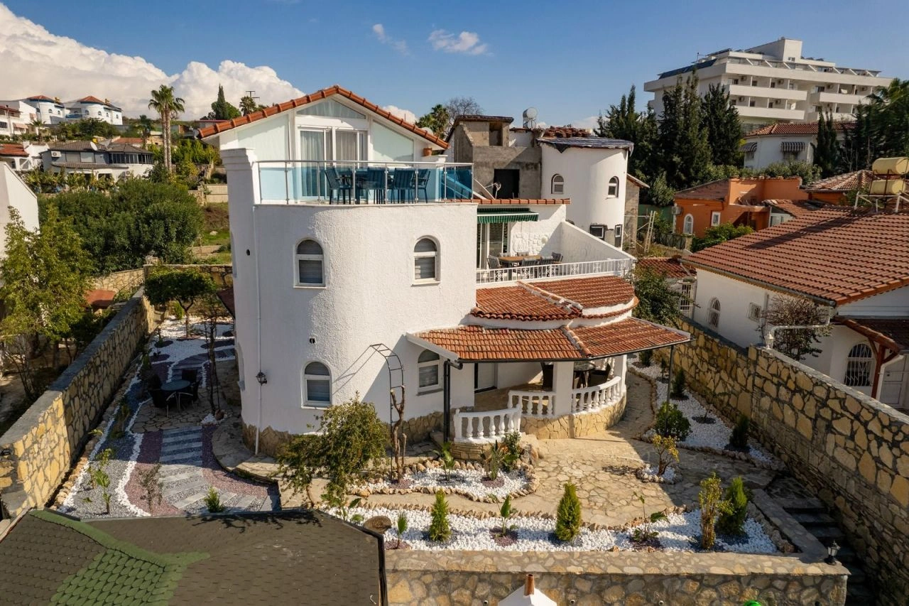 靠近阿拉尼亚海滩的豪华4+1别墅