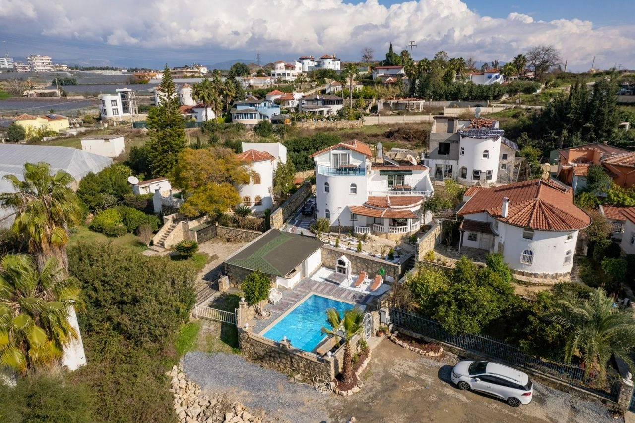 靠近阿拉尼亚海滩的豪华4+1别墅