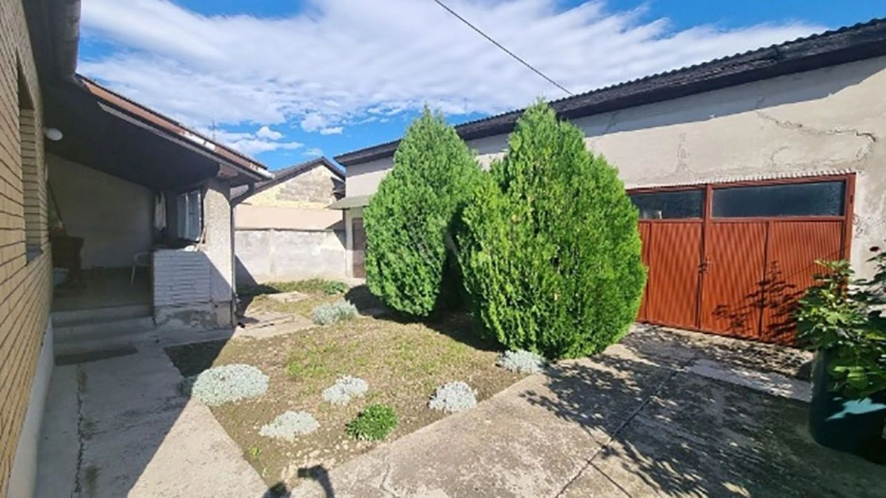 塞尔维亚松博尔多瑙河畔 3+1 住宅