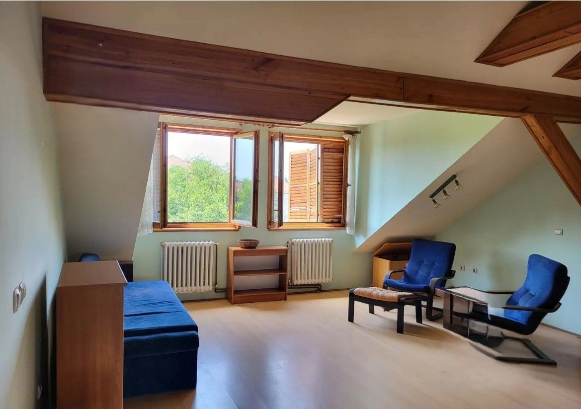 नोवी साद, सर्बिया की निम्न‑ऊंचाई वाली इमारत में 1+1 अपार्टमेंट