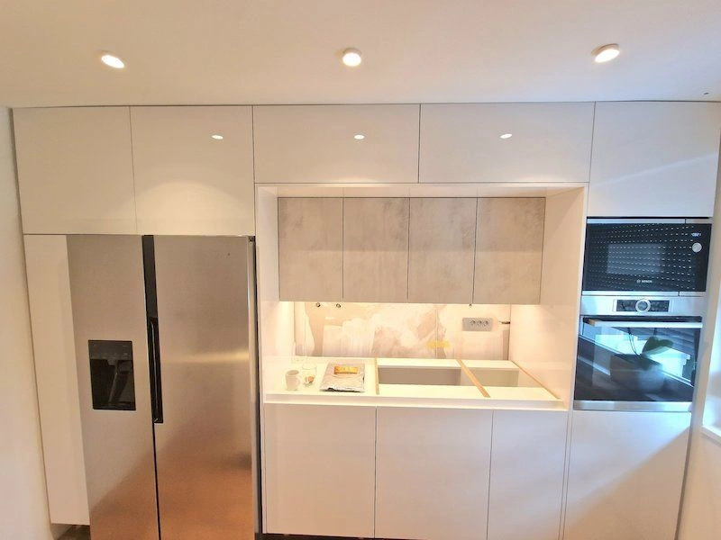 شقة أنيقة مكونة من غرفتين نوم مع تجديد حديث في الطابق الحادي عشر في كرانج، بمساحة 80 م2 تشمل غرفة معيشة واسعة مع منطقة لتناول الطعام، تجديد شامل في عام 2023، العقار في سلوفينيا ✅ معتمد من خبراء VelesClub Int.