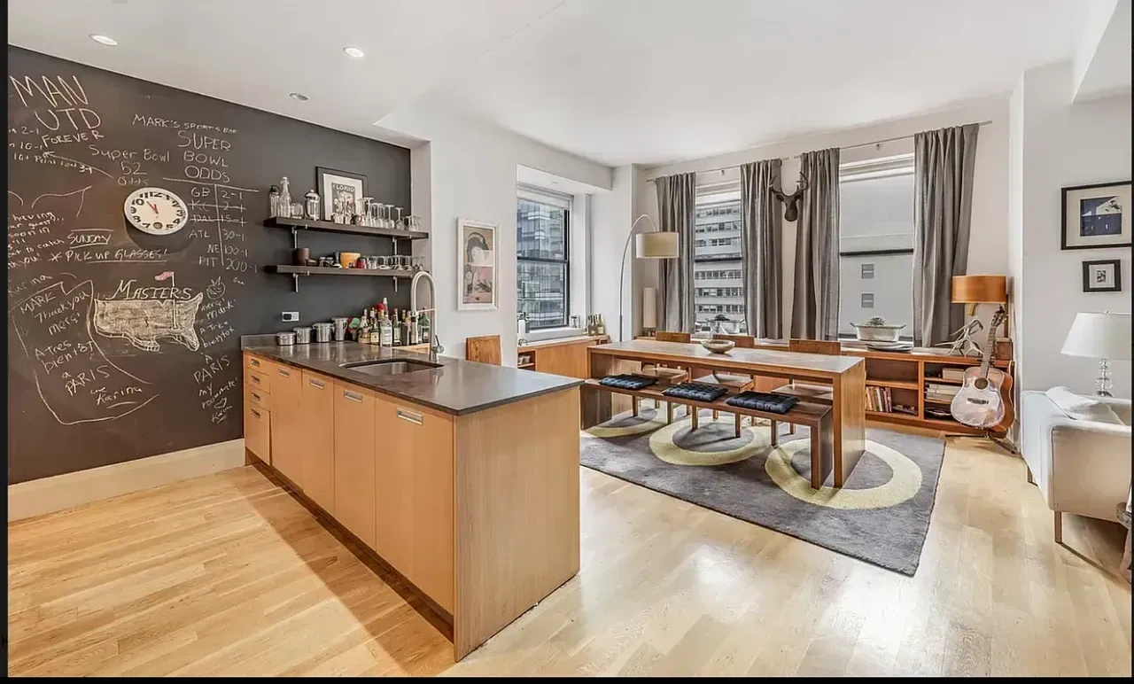 न्यूयॉर्क, यूएसए के वित्तीय जिले के केंद्र में लॉफ़्ट-शैली का अपार्टमेंट