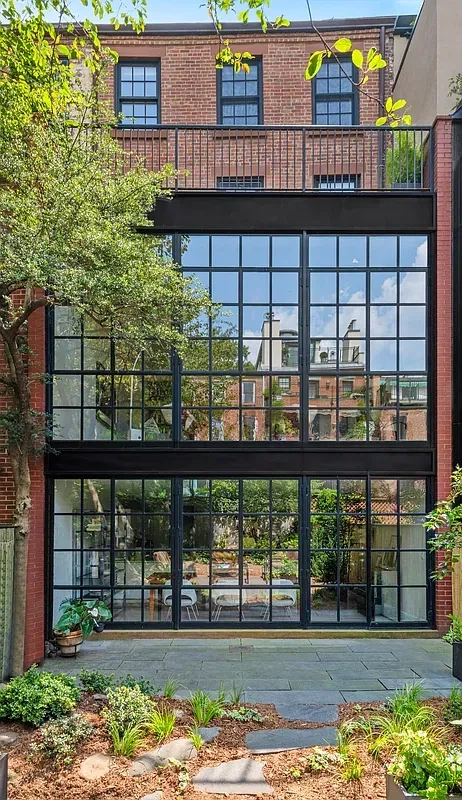 미국 뉴욕 유서 깊은 지역의 모던 마감 타운하우스