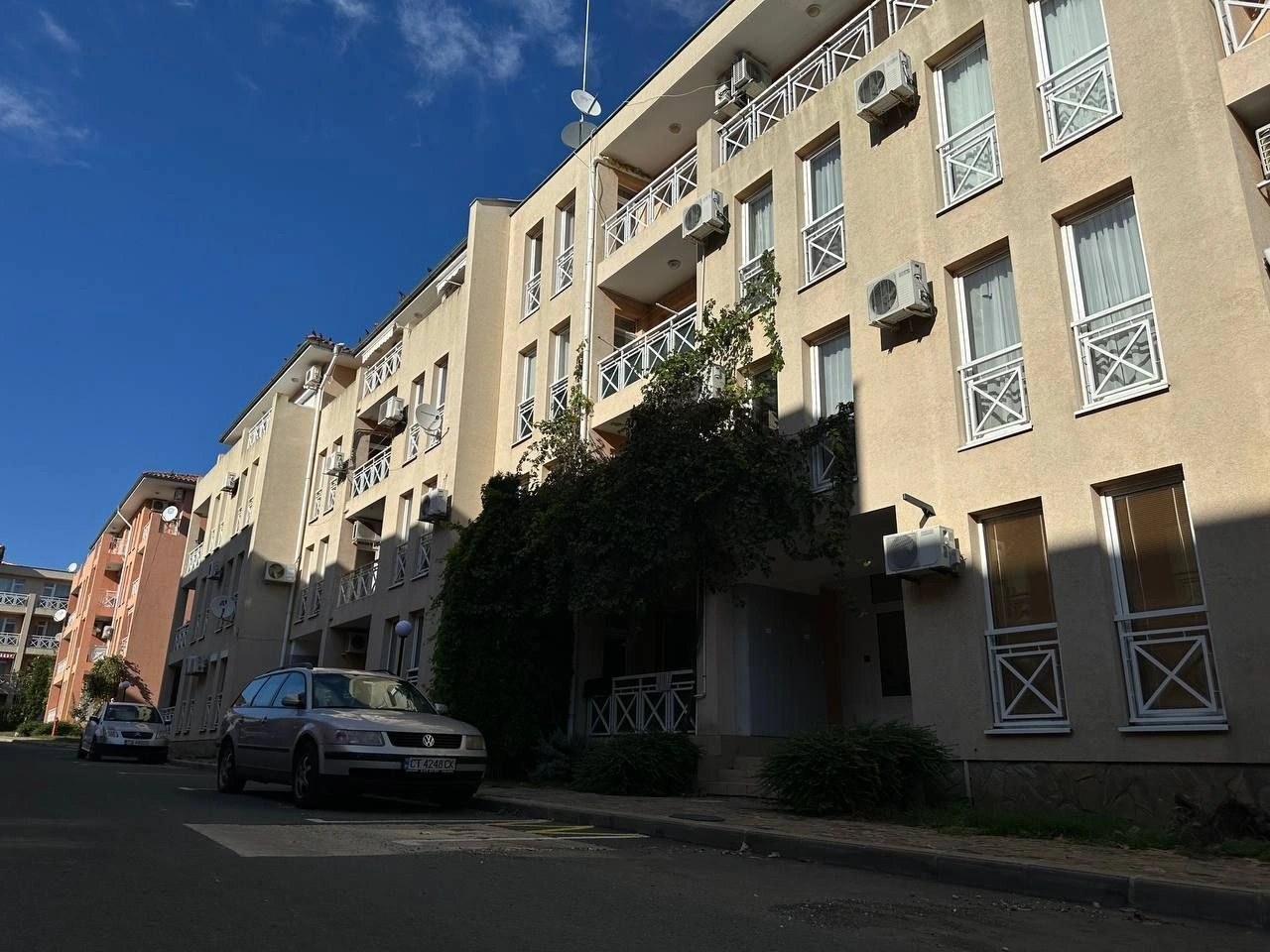 Studio on Sunny Beach in a modern complex with furniture and appliances, Bulgaria