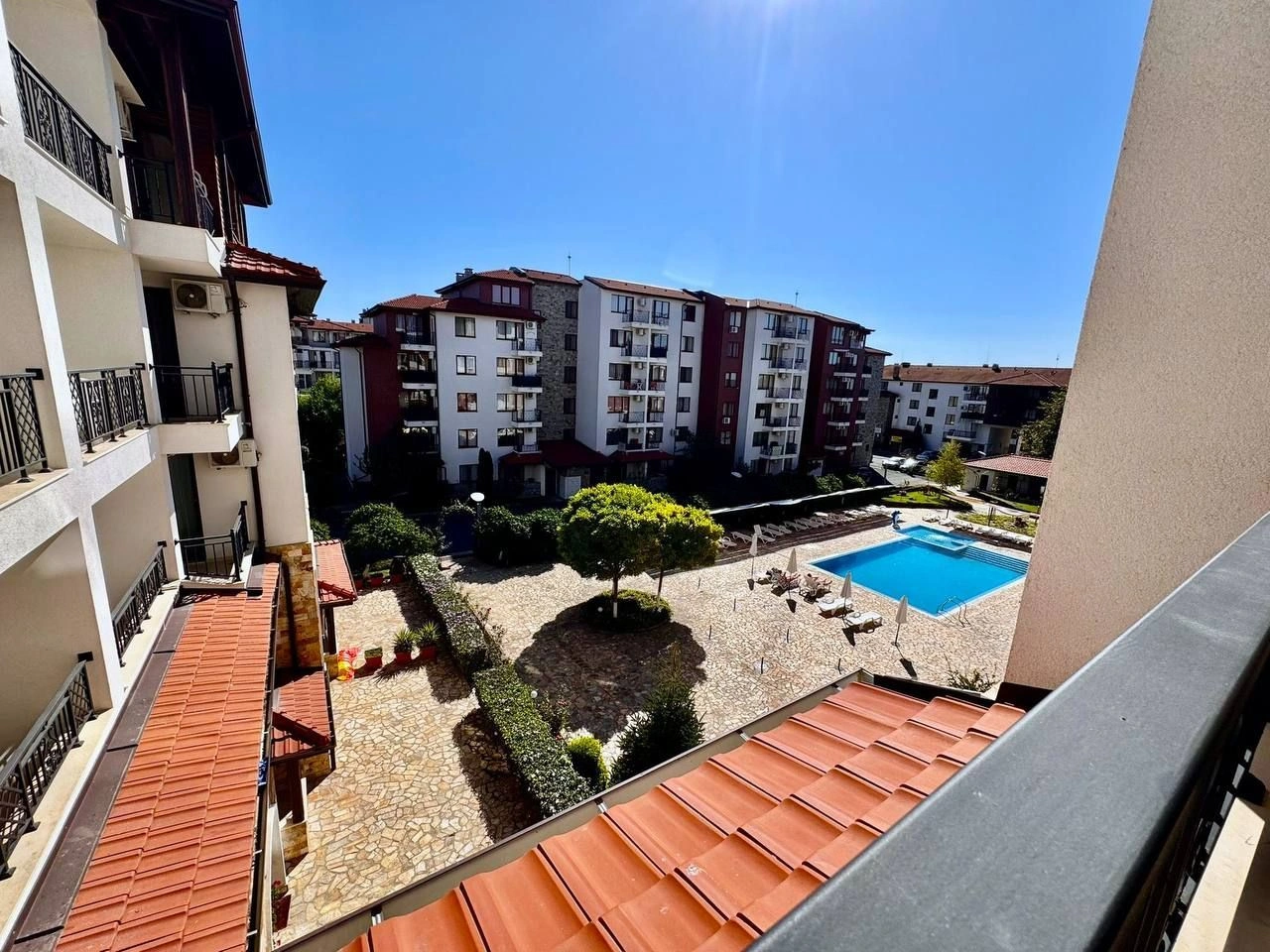Furnished apartments with finishes by the sea in Ravda, Bulgaria