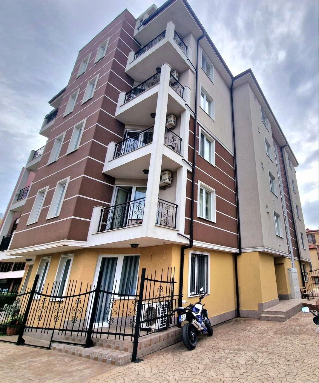 View apartments in the prestigious Nessebar complex, Bulgaria