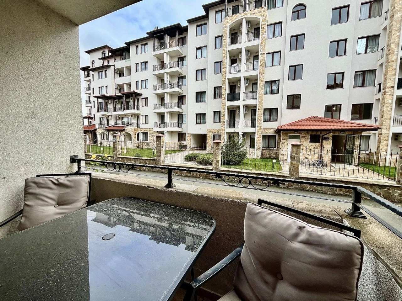 Apartments by the sea in a prestigious complex in Ravda, Bulgaria