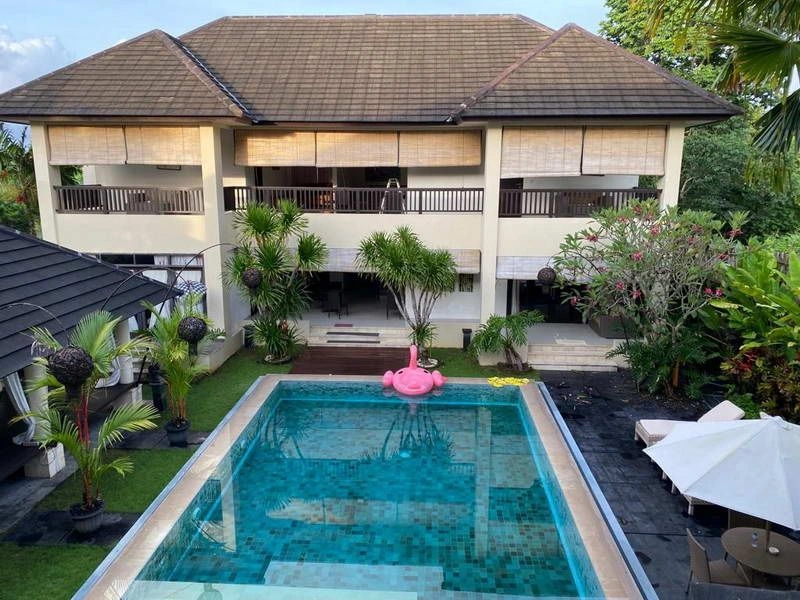 Luxuosa vila 8+1 em uma área privilegiada de Nusa Dua