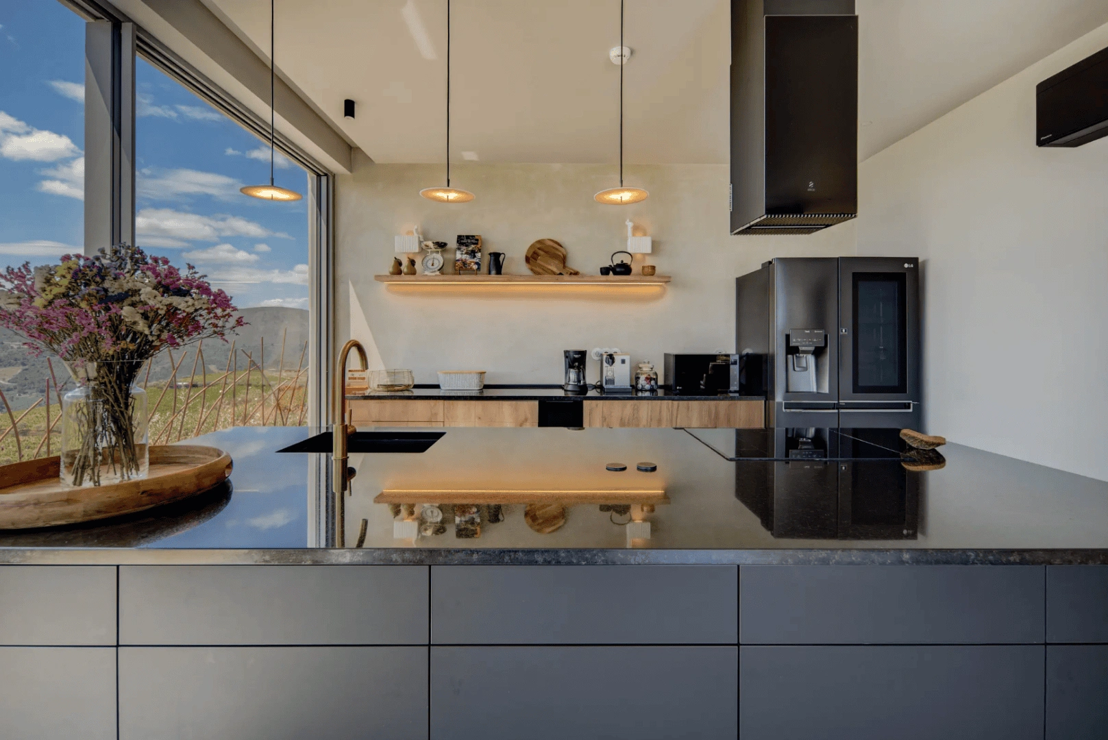 Farmhouse in the heart of the Alto Douro wine region