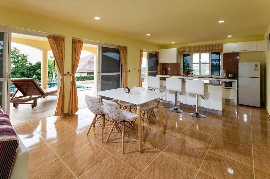 Panoramic villa 4+2 with large plot and swimming pool