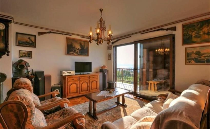 A 3-bedroom house with a sea view.