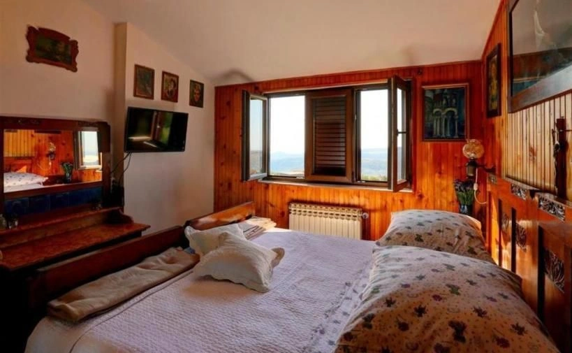 A 3-bedroom house with a sea view.