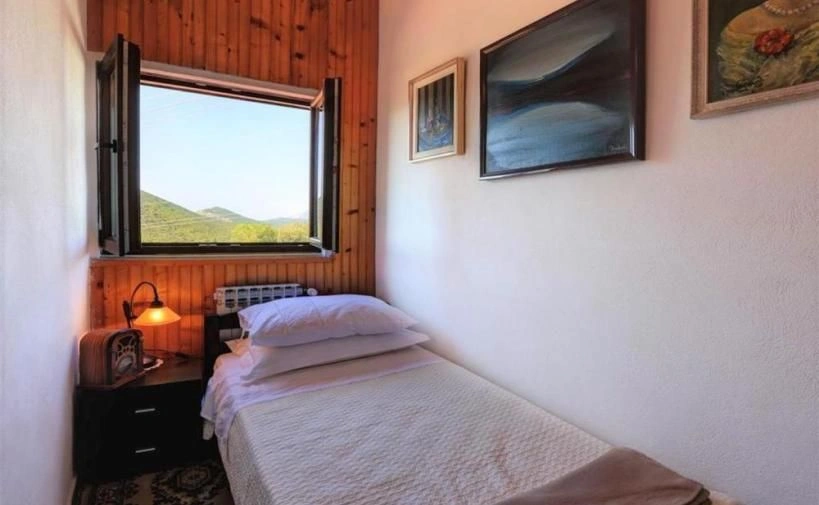 A 3-bedroom house with a sea view.