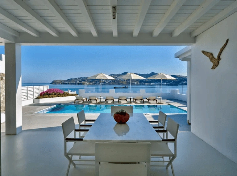 Deniz kenarında Yunanistan'da villalar