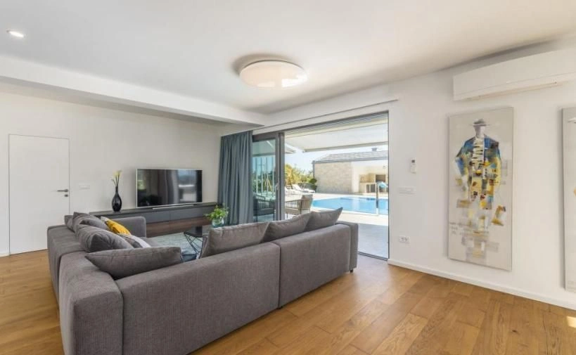 Moderne 5+1 Villa im Stadtteil Motovun