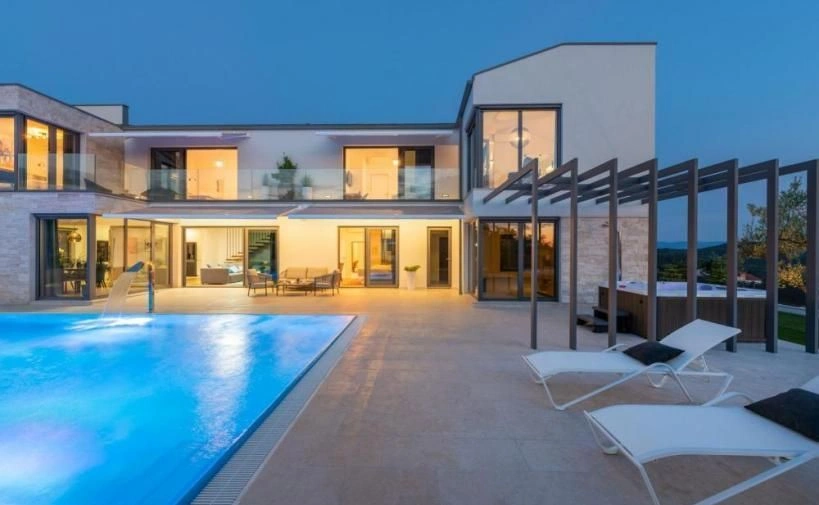 Moderne 5+1 Villa im Stadtteil Motovun