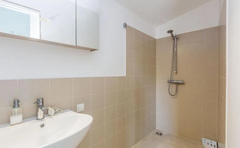 Steinvilla mit Garten und Swimmingpool