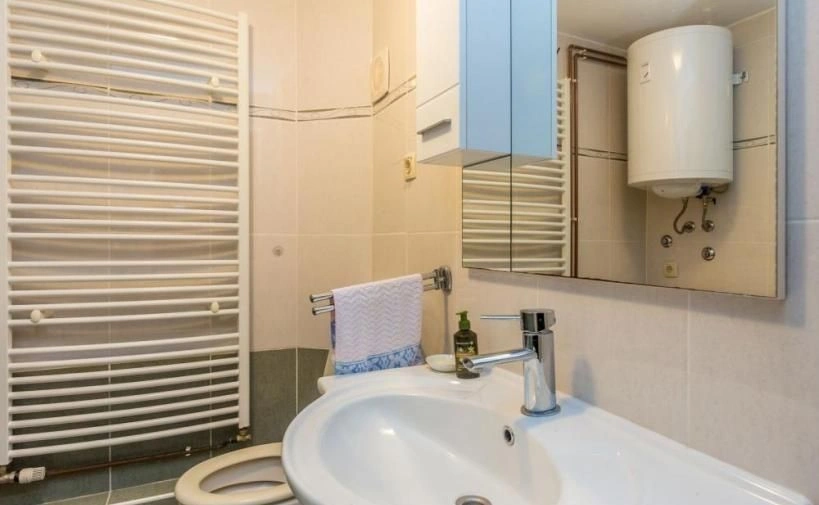 Steinvilla mit Garten und Swimmingpool