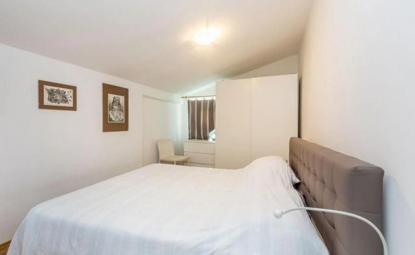 Steinvilla mit Garten und Swimmingpool