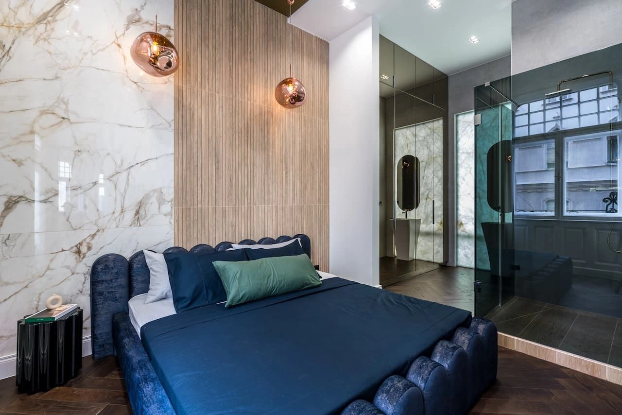 Apartment 2+1 between two squares