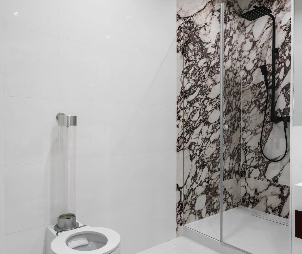 Apartment 2+1 between two squares