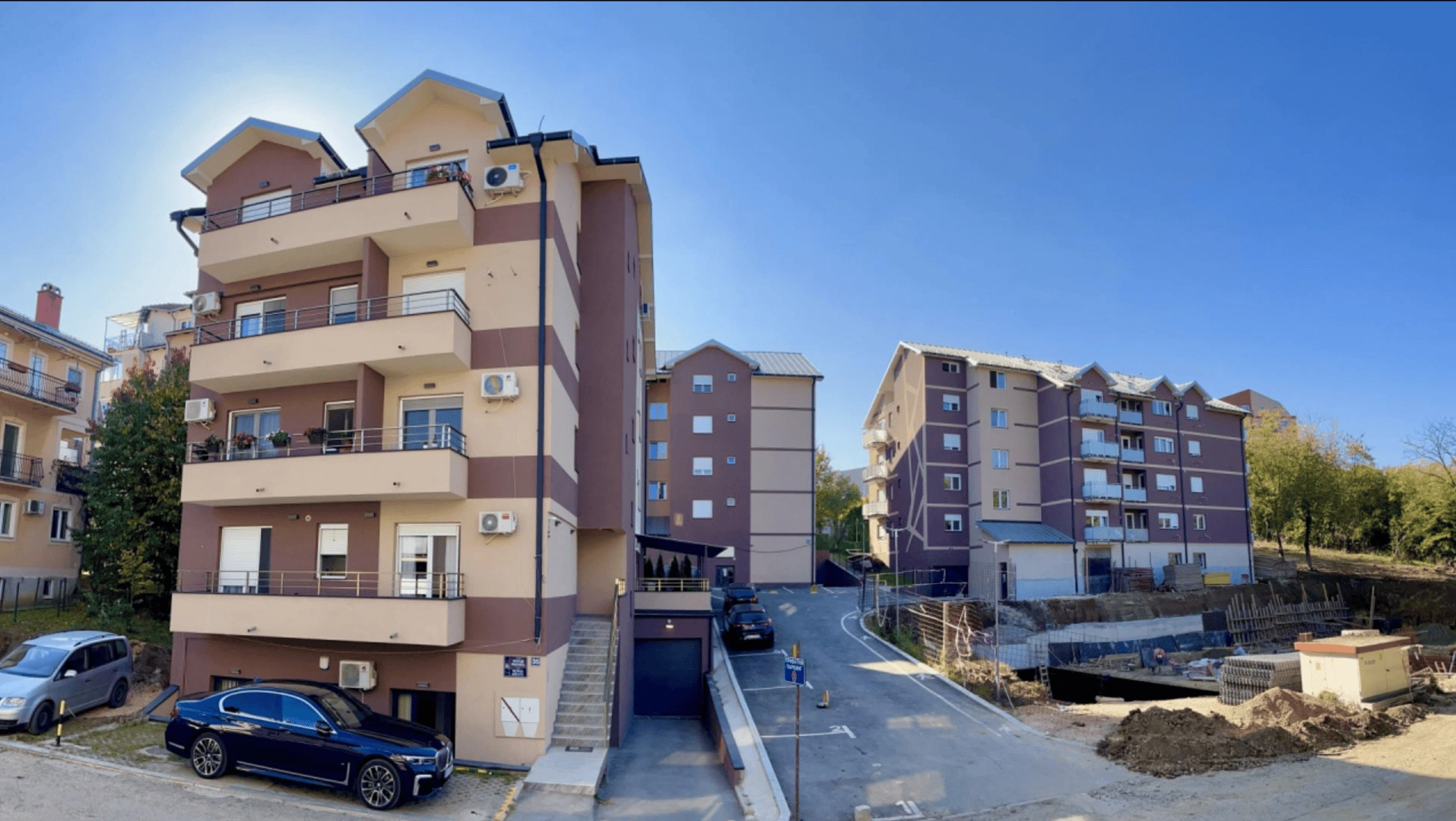 New complex of eight 4-storey houses in Belgrade