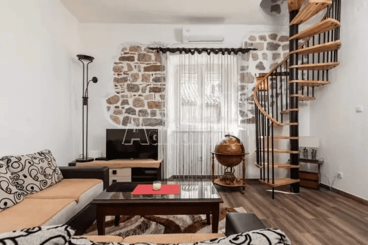 Duplex 2+1 in der Nähe der Kathedrale von St. Tryphon in Kotor