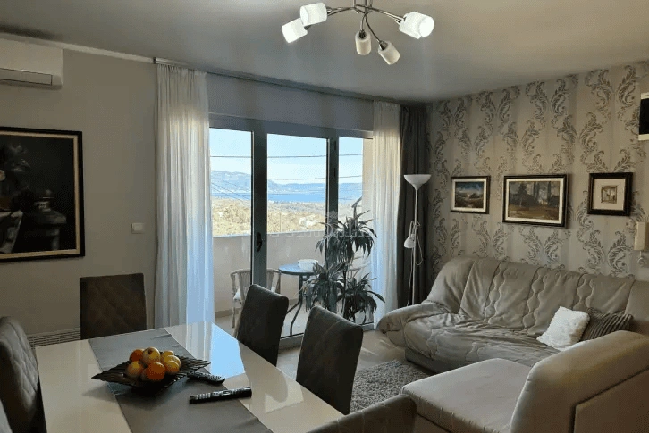 Cozy 1+1 apartment with sea views in Kotor