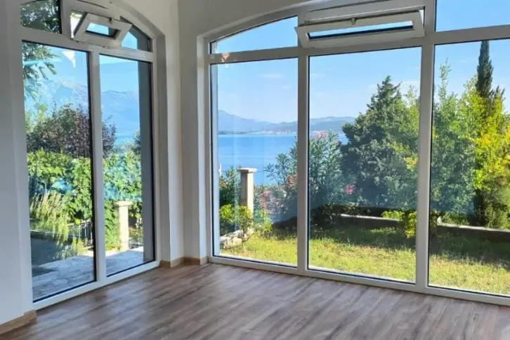 Maison de 143 m² à Bijela sur la baie de Kotor
