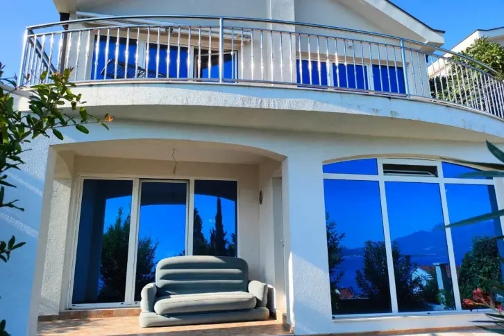 Maison de 143 m² à Bijela sur la baie de Kotor