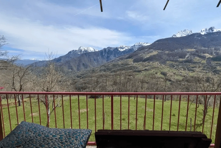 House 2+1 overlooking the Moraca River in Kolasin