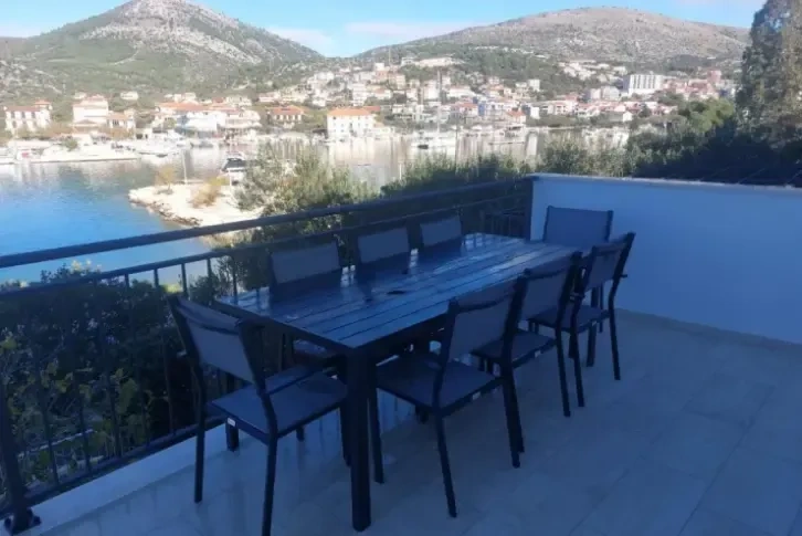 Premium 6+1 Villa in the First Line by the Sea in Dalmatia