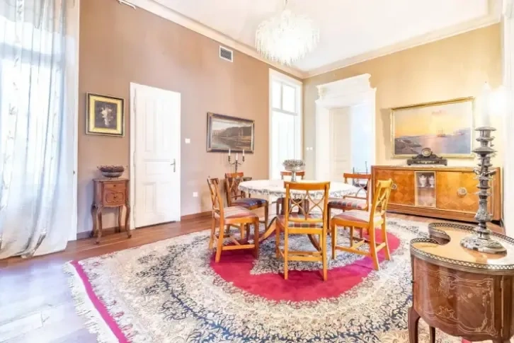 Apartamento en el casco histórico de Zagreb con vista al Jardín Botánico - 800,000 €