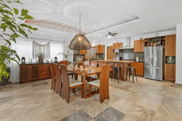 فيلا رائعة 330 م2 في بورتو أفنتوراس تطل على ملعب الغولف