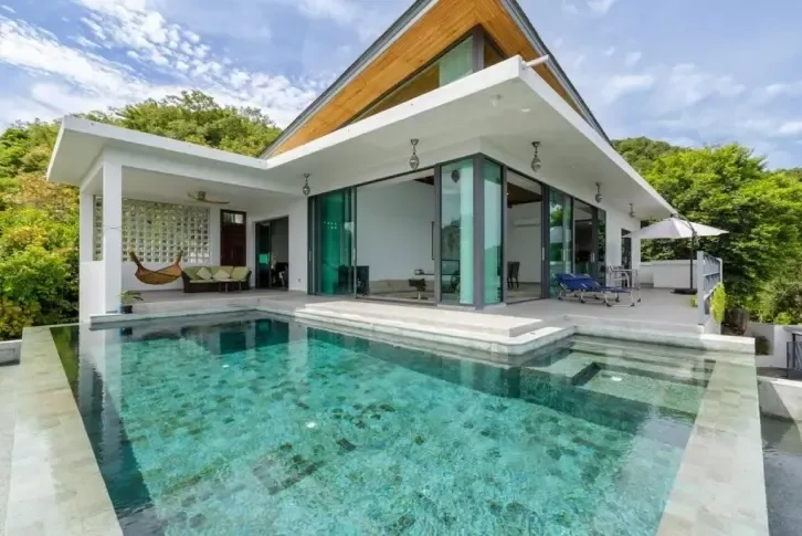 Luxury villa 150 m2 with swimming pool and spacious garden