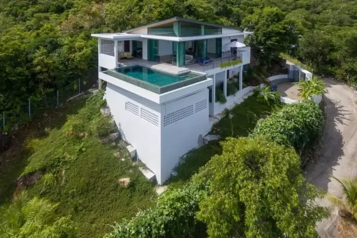 Luxury villa 150 m2 with swimming pool and spacious garden