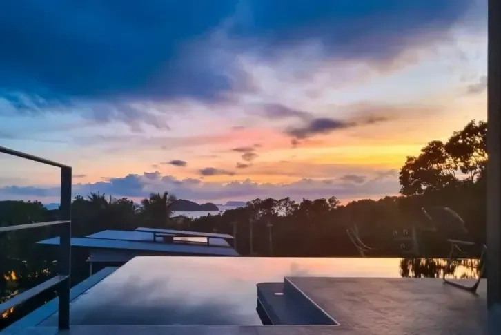 Luxury villa 150 m2 with swimming pool and spacious garden